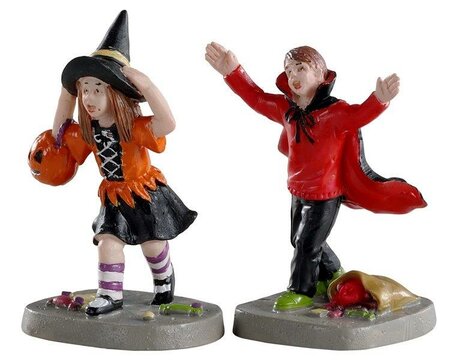 Terrified Trick-Or-Treaters, Set Of 2 Spooky Town